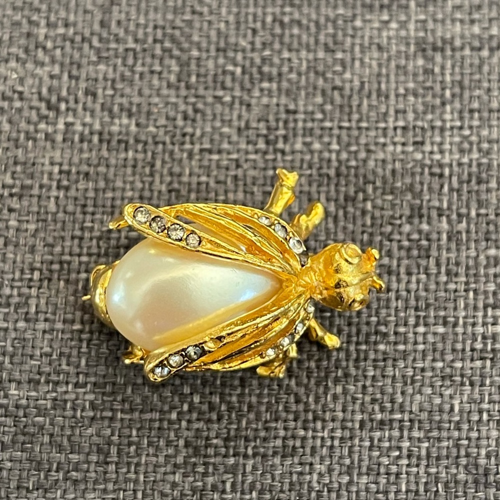 Rhinestone Gold Tone Bee Brooch Pin